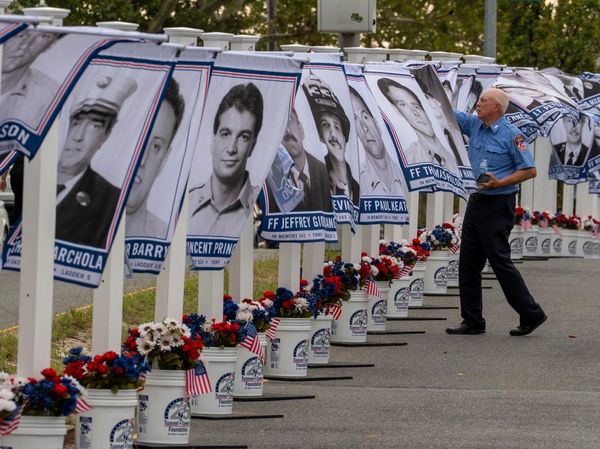 Pemadam Kebakaran New York Kenang Tragedi 9/11