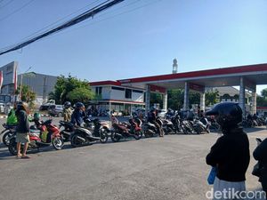 Kecewanya Warga Kehabisan Pertalite Usai 1 Jam Antre di SPBU Makassar