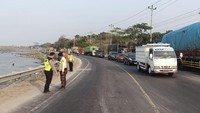 Jatuh Saat Salip Truk di Jalur Pantura Sluke Rembang, Seorang Pelajar Tewas