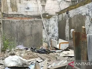 Sejoli di Jakbar Bunuh Bayi yang Baru Lahir, Jasad Dikubur di Rumah Roboh