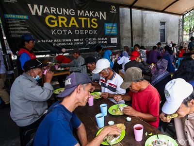 Semangat Gotong Royong dalam Sepiring Makanan Gratis di Depok