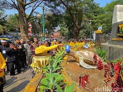 Kabupaten Uka Umi di Tugu Titik Nol Palabuhanratu Disorot Warga