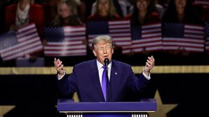 Trump Kumpulkan Kekuatan Republik di Konvensi Nasional Dallas