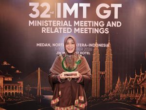 Walkot Illiza Terima IMT-GT Green City Award, Raih Silver Pengelolaan Sampah