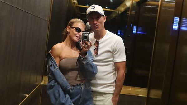 Sweet! Robert Lewandowski Kasih Banyak Buket Bunga di HUT Istri