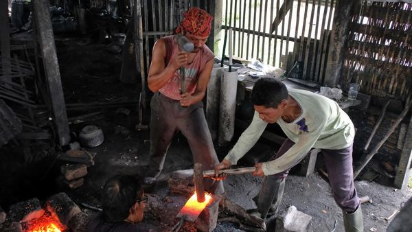 Cangkul Wonosobo Melaju ke Pasar Daring, Kerajinan Rumahan Tetap Bertahan