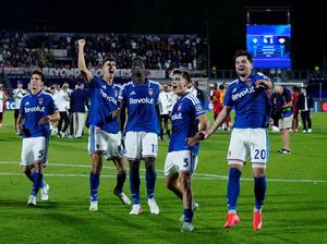 Tak Ada Demam Panggung, Como Langsung Menggila di Debut Liga Champions