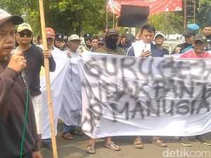 Video: Warga Langkap Desak Bupati Pecat Guru-Kepsek yang Terseret Kasus Asusila