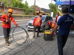 Kabel Buntung Sepanjang 5 Km Mengwi-Abiansemal Dipotong Biar Tak Semrawut
