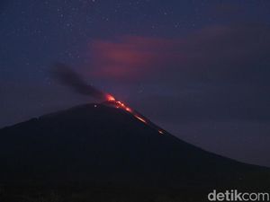 Pendaki Nekat Naik ke Puncak Ile Lewotolok saat Erupsi