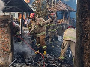 Garasi di Pleret Bantul Terbakar, 2 Mobil dan 1 Motor Hangus