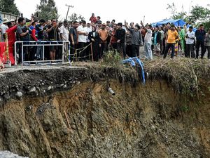 Gubsu Bobby Sebut Perbaikan Jalan Longsor Pamah Semelir Diperbaiki Oktober