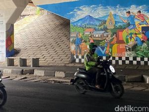 Dua Sisi Kolong Jembatan Tol Kopo