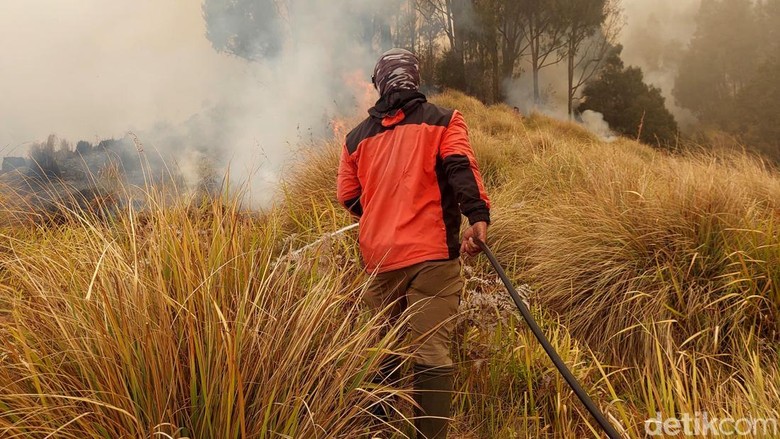 Hari Ke-10 Pemadaman Kebakaran Lahan Gambut di Riau