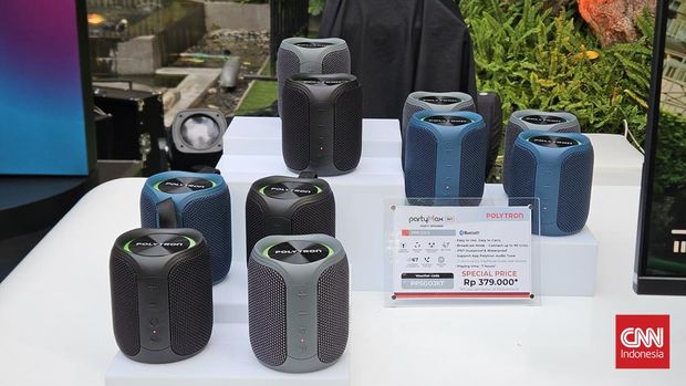 Polytron Luncurkan AC Baru, Bisa Nyala Pakai Perintah Suara Polytron meluncurkan produk Air Conditioner (AC) teranyarnya, Neuva Pro Voice Sense pada Jumat (11/9). Perangkat ini dilengkapi dengan fitur pintar yang dapat mendeteksi perintah suara manusia.Product Specialist Polytron Erwin Kurniawan menjelaskan Polytron Neuva Pro Voice Sense memungkinkan pengguna mengontrol AC langsung menggunakan perintah suara tanpa menggunakan koneksi internet. Perangkat ini diklaim sebagai AC pertama di Indonesia yang membawa fitur pintar tersebut.
