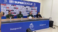Huistra Mau Pemain PSS Beri Tekanan Madura United