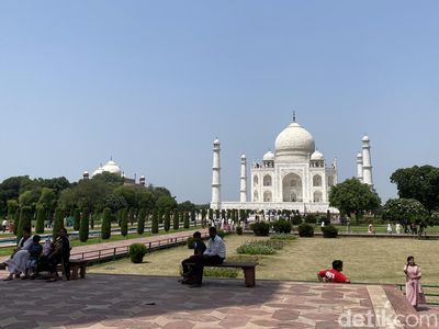 Melihat Taj Mahal: Ukiran Aksara Arab, Gerbang Merah, dan Kisah Raja Mughal