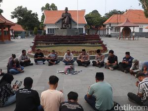 Doa Bersama dari Blitar untuk 5 Jurnalis Hilang Kontak di Selat Sunda