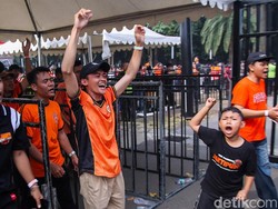 Persija dan Persib akan kembali bertemu di Jakarta setelah terakhir kali menjalani laga kandang Persija melawan Persib di ibu kota pada 2019. Setelah penantian selama tujuh tahun, pertemuan kedua tim kembali berlangsung di SUGBK.