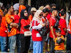 Antusiasme The Jakmania menyambut pertandingan Persija Jakarta melawan Persib Bandung mulai terasa menjelang laga di Stadion Utama Gelora Bung Karno (SUGBK), Jakarta, Sabtu (12/9/2026).