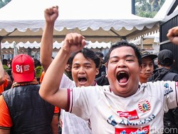 Laga Persija vs Persib dijadwalkan berlangsung pada Sabtu (12/9/2026) pukul 15.30 WIB. Sekitar 60 ribu tiket disiapkan untuk pertandingan tersebut.