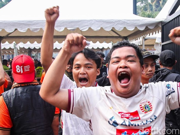 Persija Jakarta menerapkan aturan khusus bagi The Jakmania yang akan menyaksikan laga melawan Persib Bandung di Stadion Utama Gelora Bung Karno (SUGBK), Sabtu (12/9/2026). Suporter Persija diwajibkan mengenakan jersey klub untuk dapat masuk ke stadion.