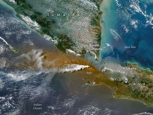 Satelit NASA Ungkap Potret Erupsi Anak Krakatau, Ini Penampakannya