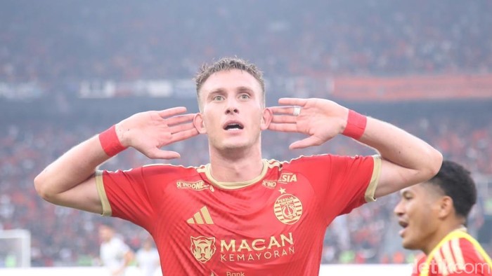 Penyerang Persija Jakarta Ivan Mamut.
