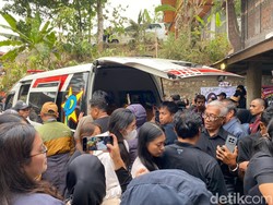 Jenazah Aprida Rapi Korban Penembakan KKB Disambut Tangis Keluarga di Toraja