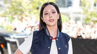 Gaya Jisoo BLACKPINK di New York Fashion Week, Reuni Bareng Jung Hae In