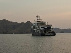 Kapal Pesiar di TN Komodo Berlayar Lagi Usai Kandas 9 Jam