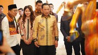 Momen Menteri Kebudayaan-Kapolri Hadiri Pembukaan Pameran Nasirun