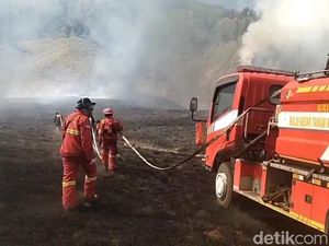 Kebakaran Bromo Makin Tak Terkendali, Wisata Bromo Ditutup Total
