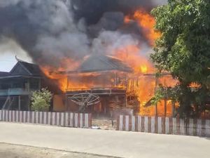 Kebakaran Hebat di Sanrangeng Bone, 10 Rumah Dilaporkan Hangus