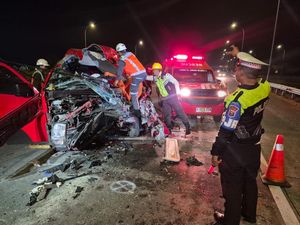 Tragedi Minibus Daytrans Tabrak Truk di Tol Jombang Renggut 4 Nyawa
