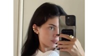 Kylie Jenner Pakai 4 Anting Berlian Sekaligus, Nilainya Capai Rp 17 M