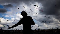 Langit Berlin Dipenuhi Layang-layang Raksasa