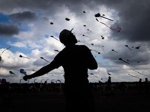 Langit Berlin Dipenuhi Layang-layang Raksasa