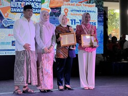 Bunda Literasi Batang Raih Penghargaan Berkat Program Sak Minggu Sak Buku