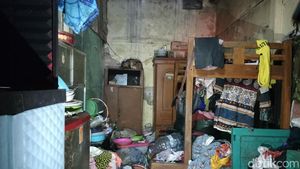 Sumpeknya Rumah 6x2 Meter di Menteng, Tidurnya di Lantai-Tak Ada Kamar Mandi