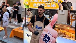 Penjual Jagung Ganteng Asal Turki Bikin Heboh, Kini Gelar Lapak di China!