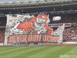 Video: Lautan Oranye The Jakmania di GBK Jelang Kick Off Persija vs Persib