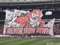 Persija Vs Persib: The Jakmania Bentangkan Tifo Never Bow Down di GBK