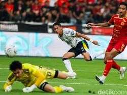 Persib kemudian memberikan perlawanan hingga pertandingan berjalan ketat.  