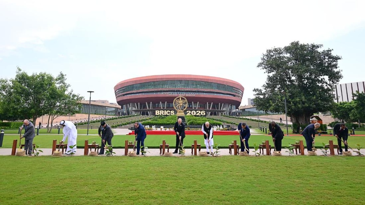 Momen Kebersamaan Pemimpin BRICS Tanam Pohon Berbunga Bersama Putin dan Xi