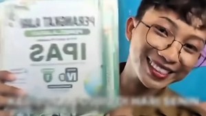 Pria Guru SD di Sulteng Berdandan Seperti Wanita Diberhentikan