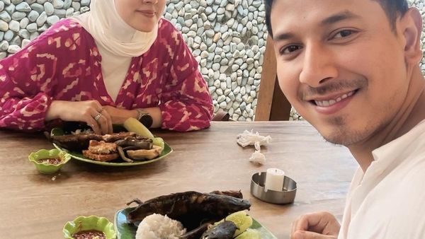 Romantis! Potret Sonny Septian dan Fairuz saat Makan Kue Cokelat hingga Seafood