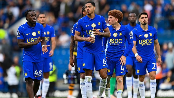 LONDON, ENGLAND - SEPTEMBER 12: Chelsea players including Romeo Lavia, Levi Colwill and Valentin Barco look on following the Premier League 2026/27 match between Chelsea FC and Hull City at Stamford Bridge on September 12, 2026 in London, England. (P