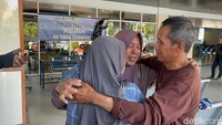 Tangis Haru Ela Tahu Suami Selamat Usai Kapal Virgo Hilang Kontak