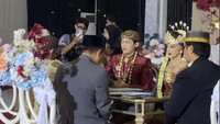 Sempat Nolak, Anak Irma Darmawangsa Kini Akrab dengan Irfan Sebaztian